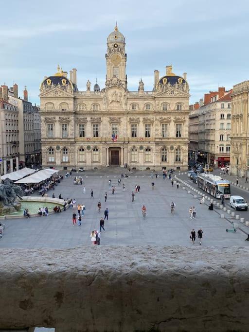 Grand Balcon Place Des Terreaux ليون المظهر الخارجي الصورة