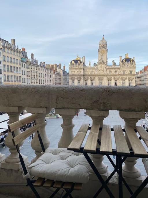 Grand Balcon Place Des Terreaux ليون المظهر الخارجي الصورة
